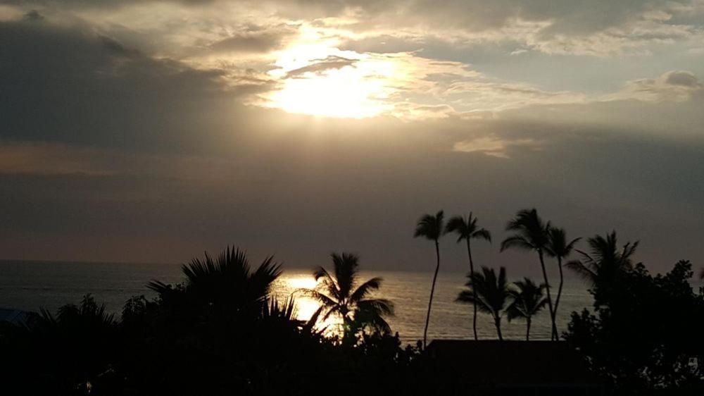 Beautiful 2 Bedroom Condo @ Kona! Kailua Kültér fotó
